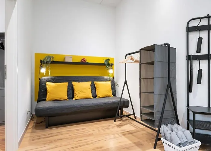 Big Central Apartment Near Rotkreuzplatz With 3 Bedroom For 12 Pax