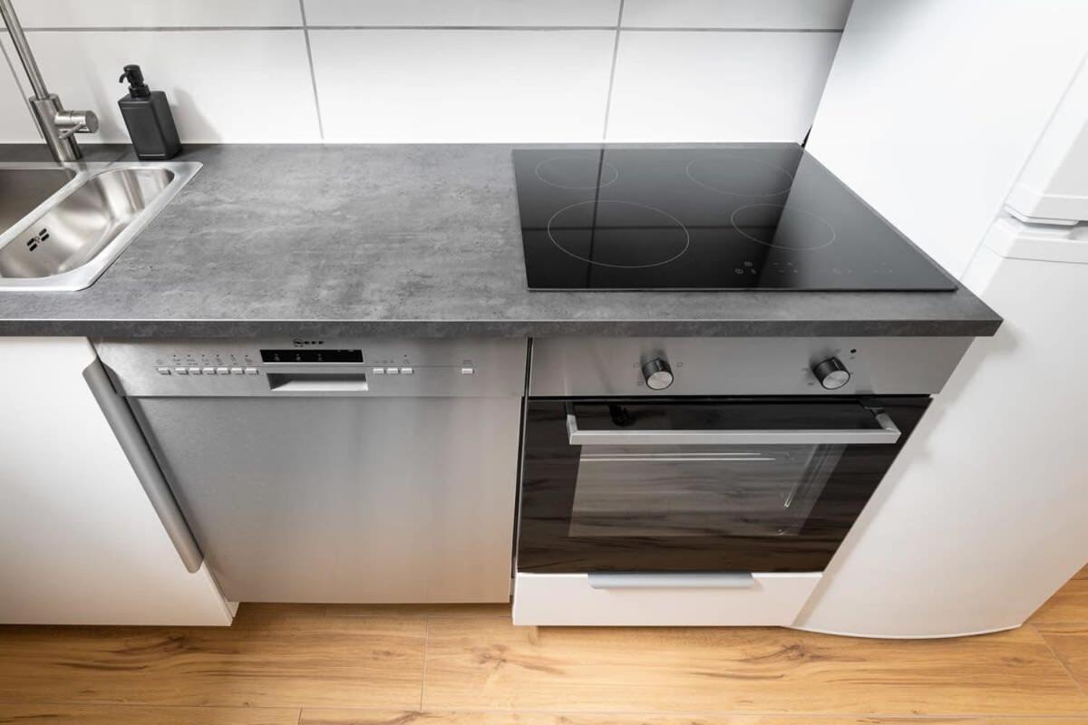 Big Near Rotkreuzplatz With 3 Bedroom For 12 Pax Apartment