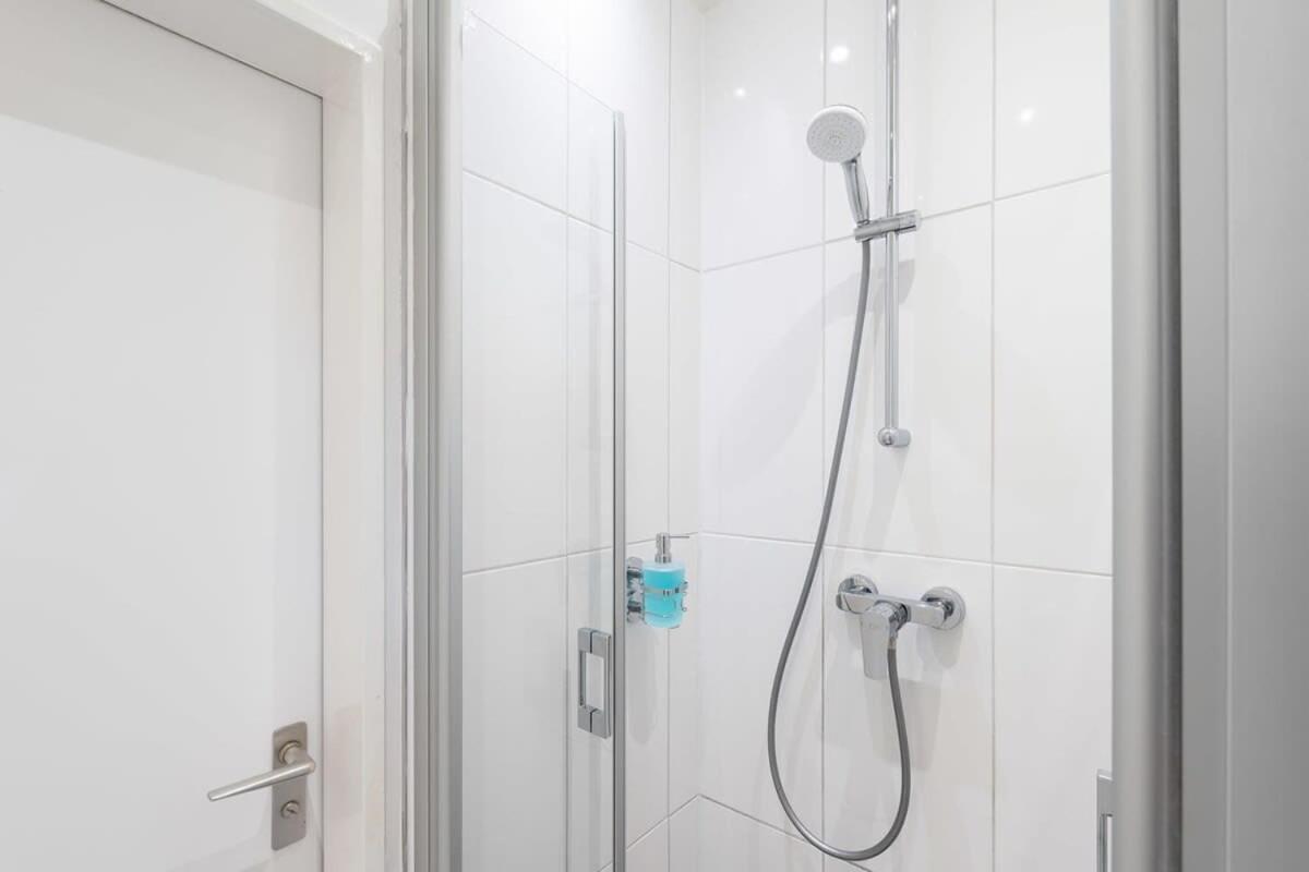 Appartement Big Near Rotkreuzplatz With 3 Bedroom For 12 Pax *
