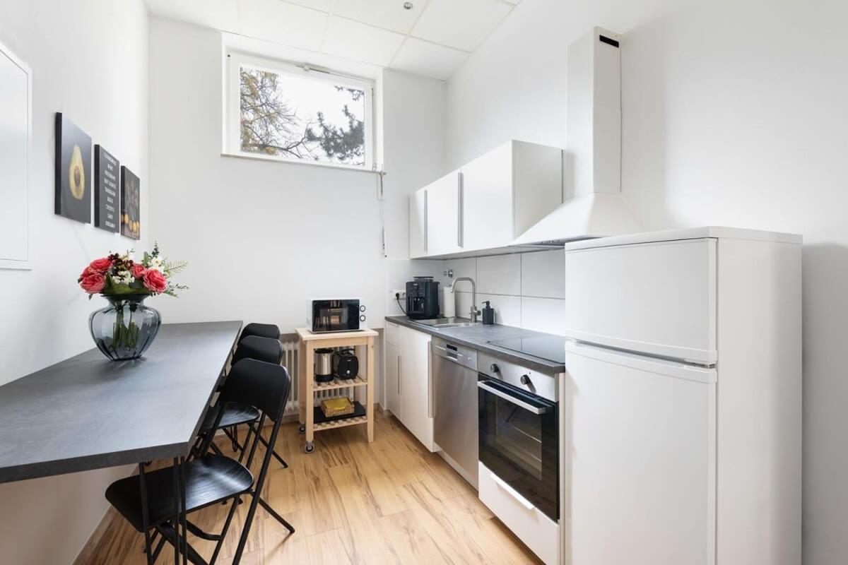 Big Near Rotkreuzplatz With 3 Bedroom For 12 Pax Appartement *