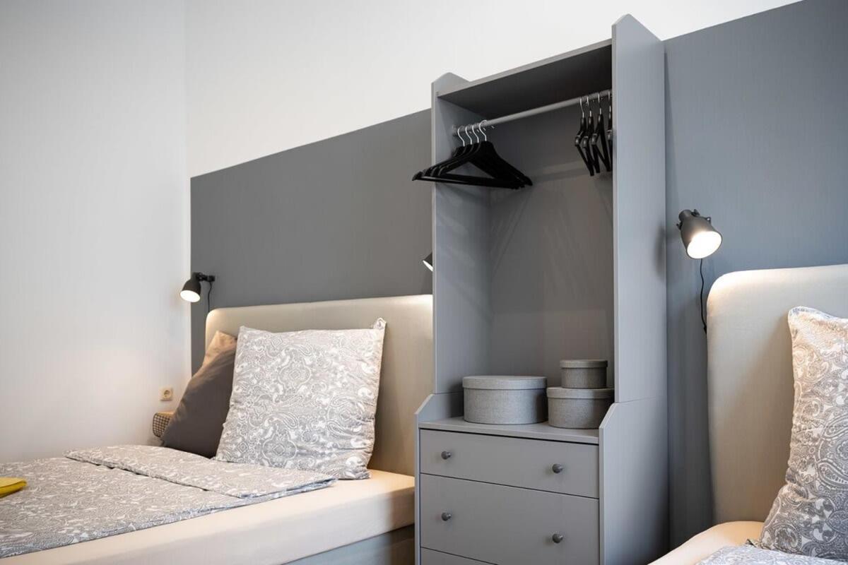 Big Near Rotkreuzplatz With 3 Bedroom For 12 Pax Appartement